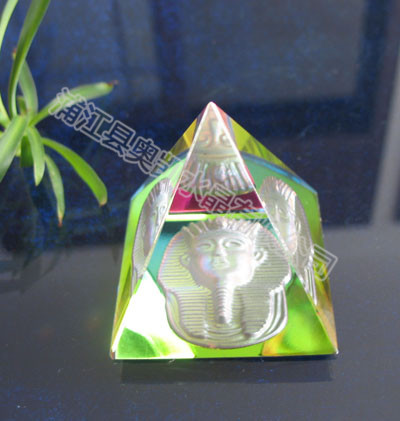 水晶金字塔8